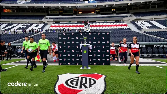 Ingreso de los equipos a la cancha